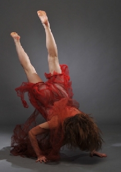 Kora Radella in Laden, a piece from XspanD (photo credit: Larry Coleman)